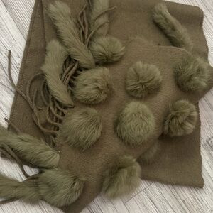 green  scarf with rabbit fur